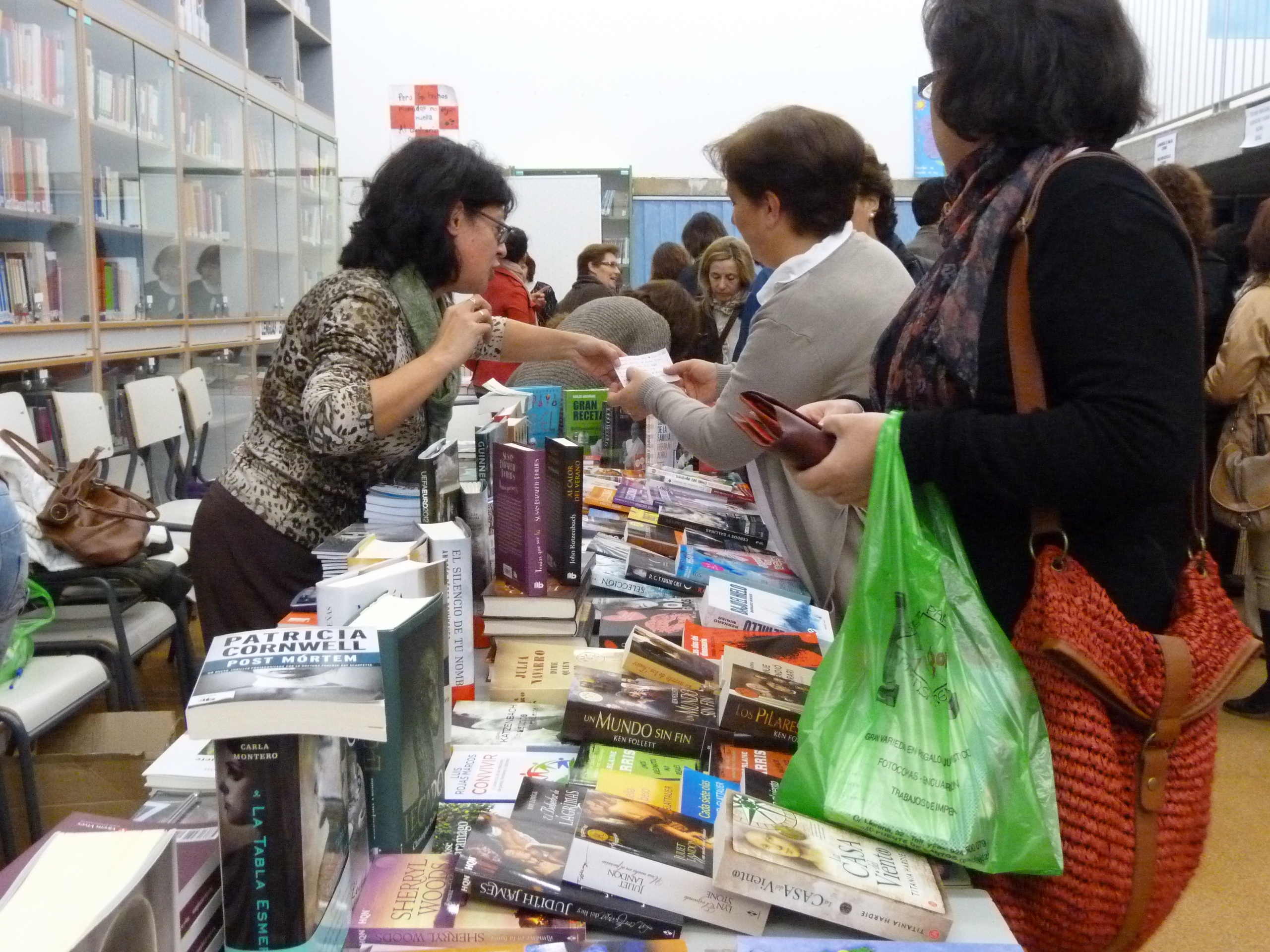 El IES Alba Plata celebra hasta el jueves la Feria del Libro